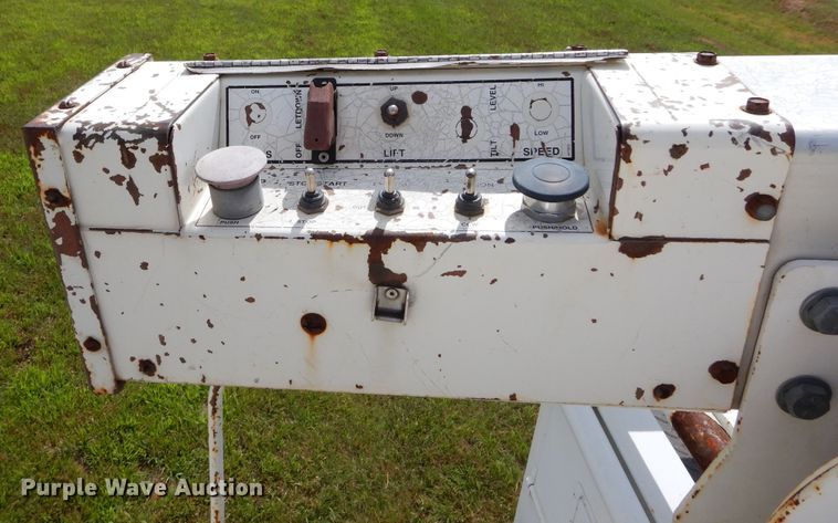 image for item FI9910 1999 Ford F450 Super Duty bucket truck