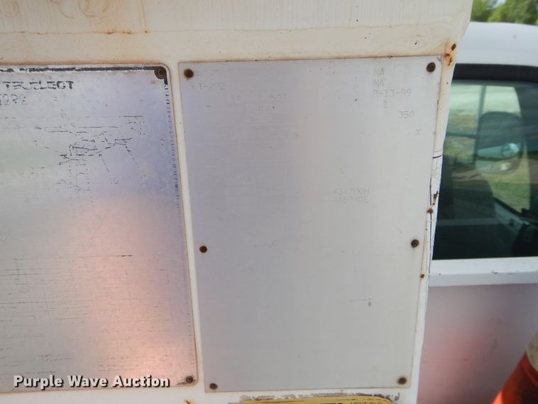 image for item FI9910 1999 Ford F450 Super Duty bucket truck