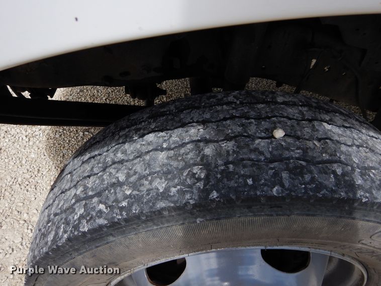 image for item FI9910 1999 Ford F450 Super Duty bucket truck