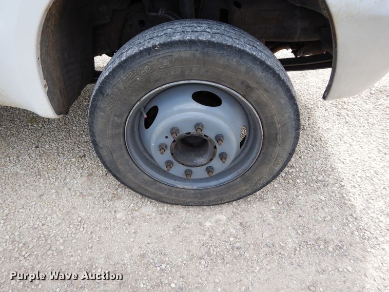 image for item FI9910 1999 Ford F450 Super Duty bucket truck