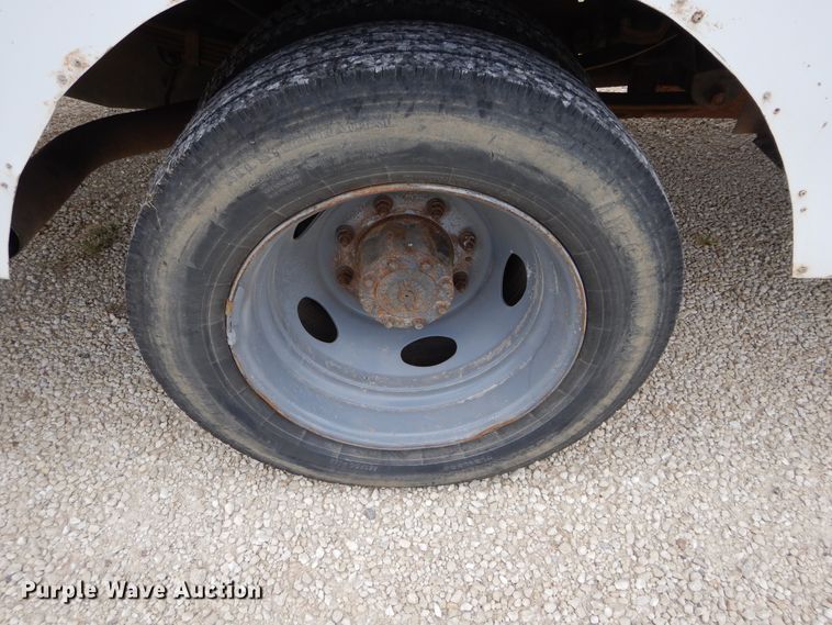 image for item FI9910 1999 Ford F450 Super Duty bucket truck