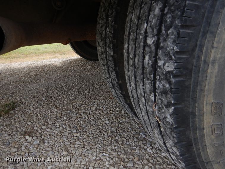 image for item FI9910 1999 Ford F450 Super Duty bucket truck