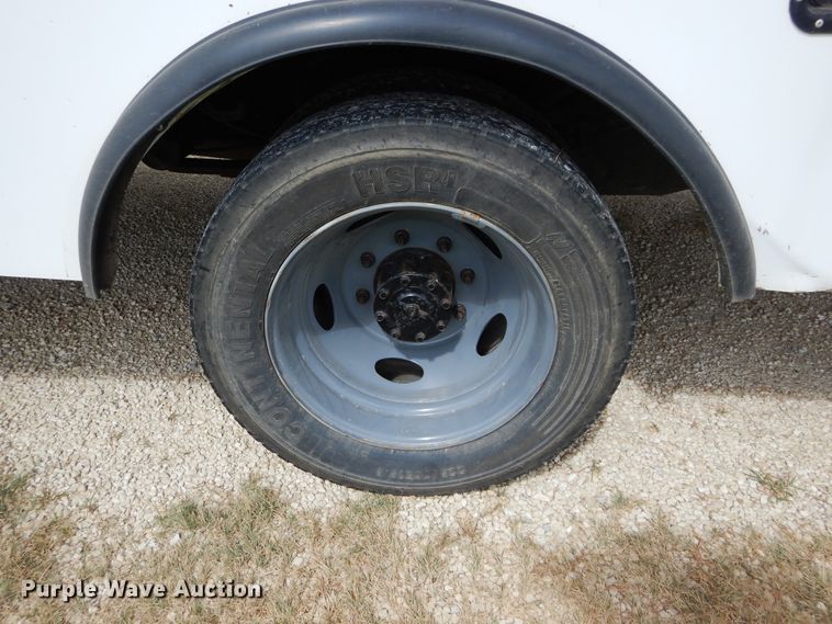 image for item FI9910 1999 Ford F450 Super Duty bucket truck