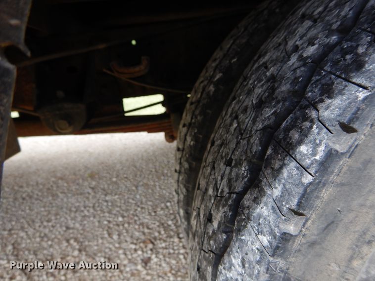 image for item FI9910 1999 Ford F450 Super Duty bucket truck