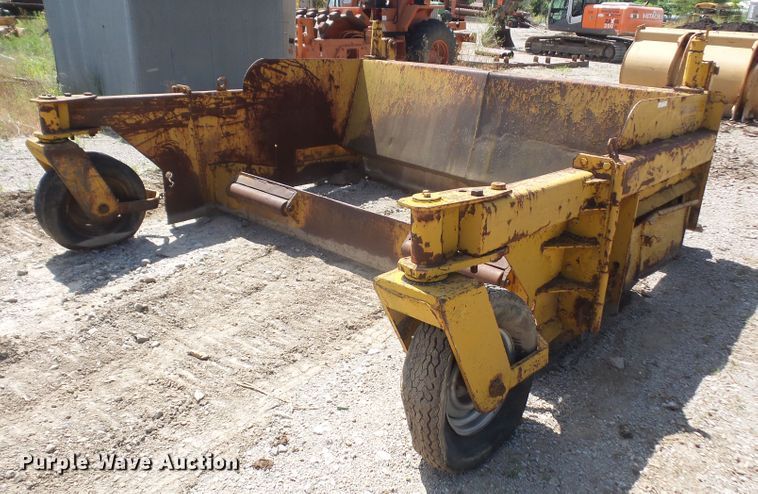 image for item FJ9169 Robison base spreader