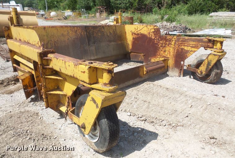 image for item FJ9169 Robison base spreader