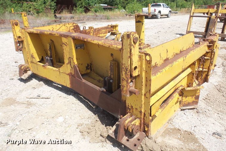 image for item FJ9169 Robison base spreader