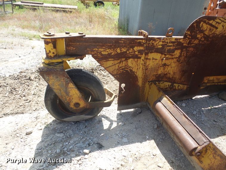 image for item FJ9169 Robison base spreader