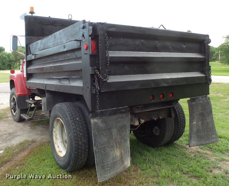 image for item FM9671 1984 Ford L8000 dump truck