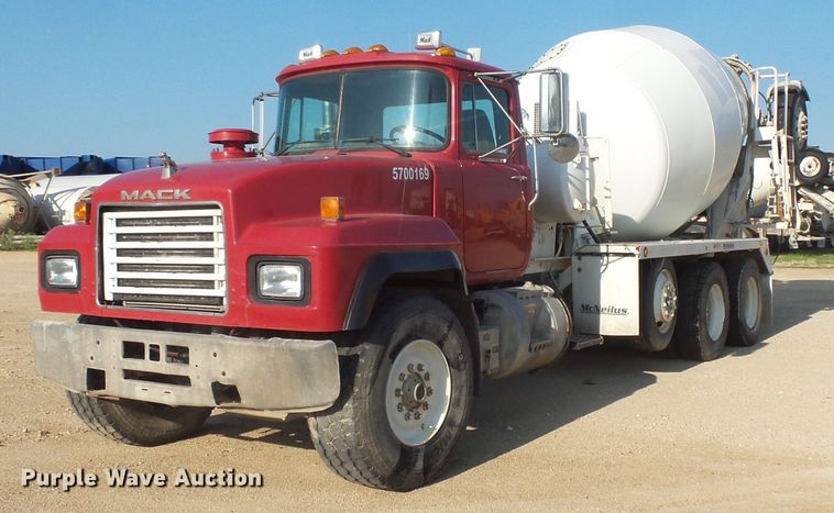 image for item FM9676 2001 Mack RD690S ready mix truck