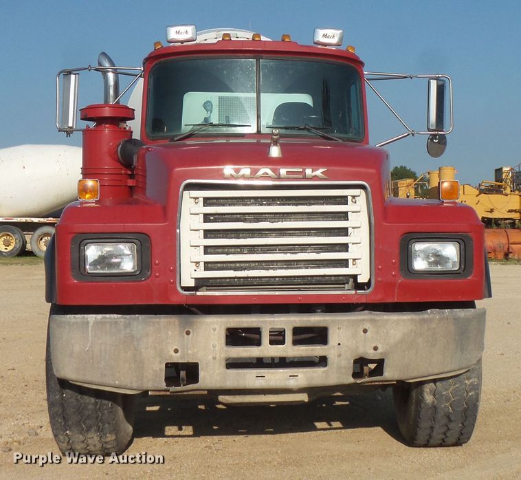 image for item FM9676 2001 Mack RD690S ready mix truck