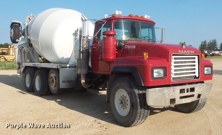 image for item FM9676 2001 Mack RD690S ready mix truck