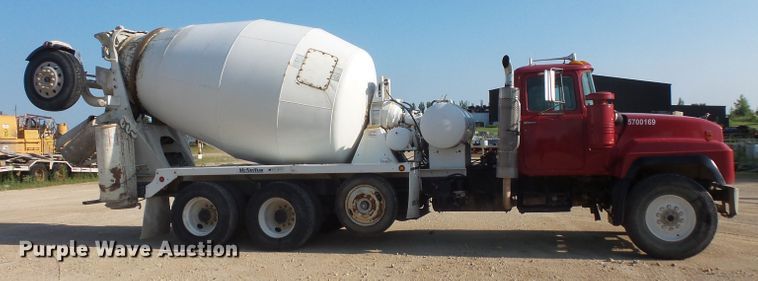 image for item FM9676 2001 Mack RD690S ready mix truck