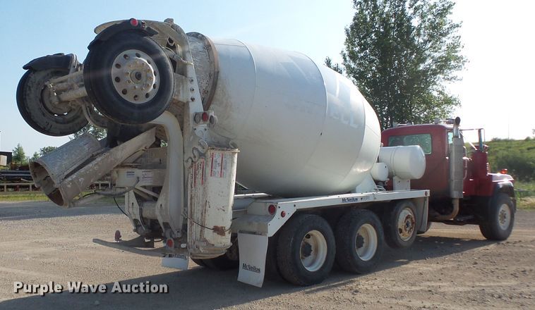 image for item FM9676 2001 Mack RD690S ready mix truck