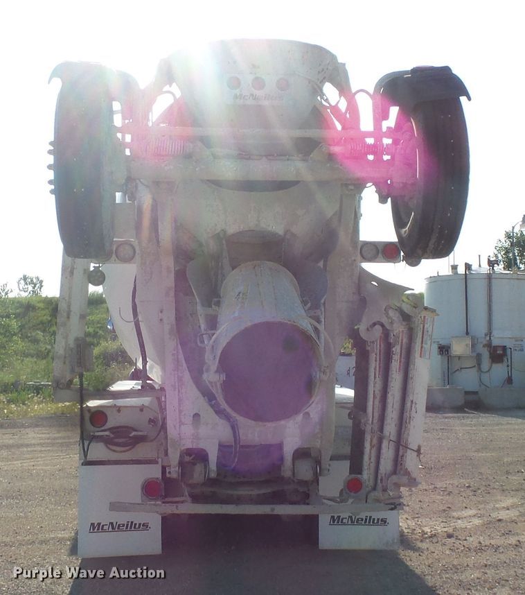 image for item FM9676 2001 Mack RD690S ready mix truck