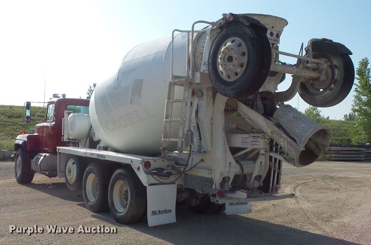 image for item FM9676 2001 Mack RD690S ready mix truck