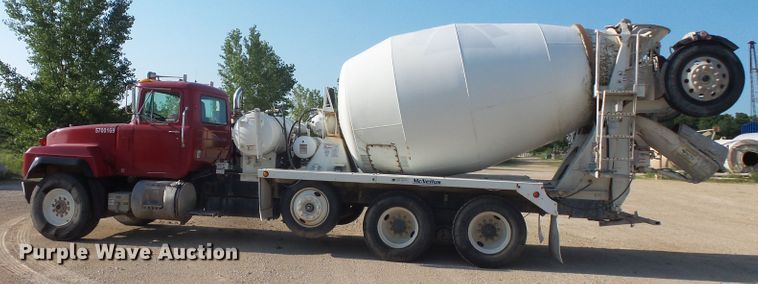 image for item FM9676 2001 Mack RD690S ready mix truck