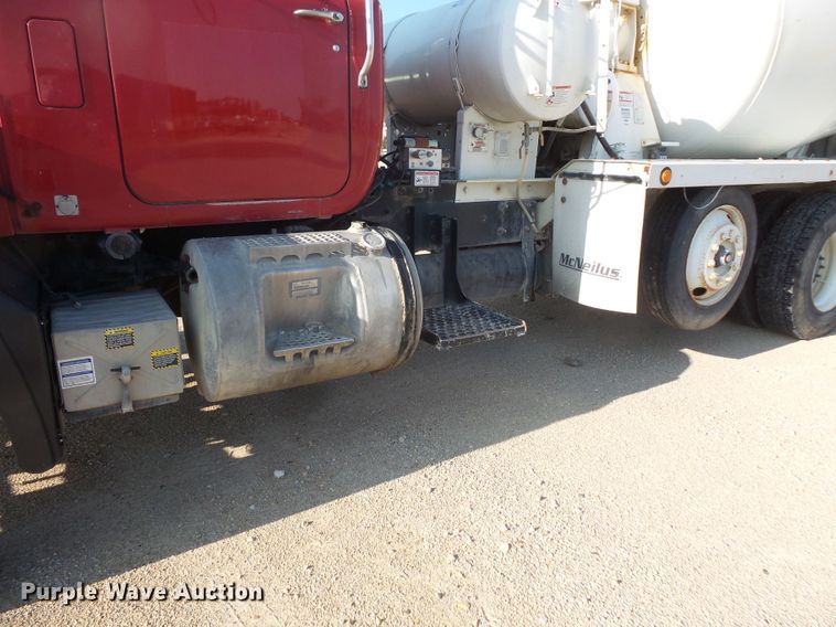 image for item FM9676 2001 Mack RD690S ready mix truck