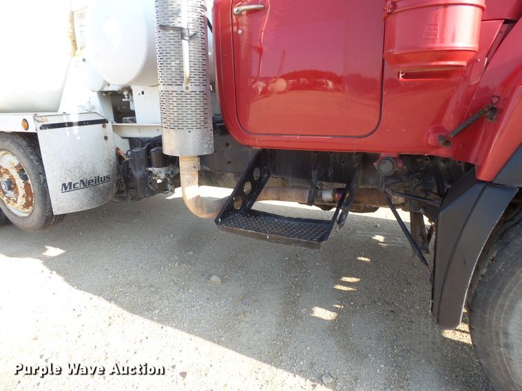 image for item FM9676 2001 Mack RD690S ready mix truck