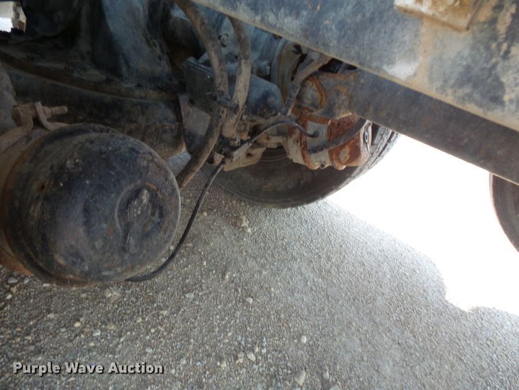 image for item FM9676 2001 Mack RD690S ready mix truck