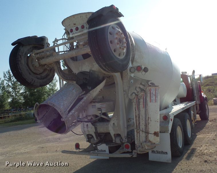 image for item FM9676 2001 Mack RD690S ready mix truck