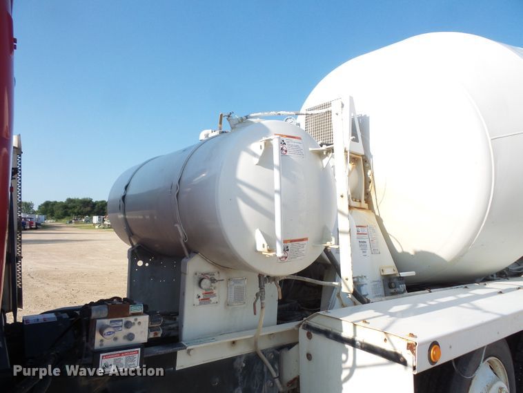 image for item FM9676 2001 Mack RD690S ready mix truck