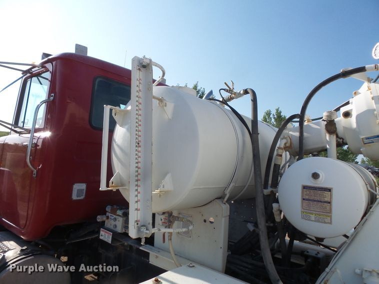 image for item FM9676 2001 Mack RD690S ready mix truck