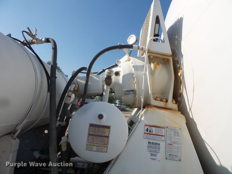 image for item FM9676 2001 Mack RD690S ready mix truck