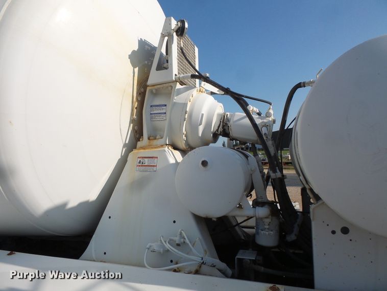 image for item FM9676 2001 Mack RD690S ready mix truck