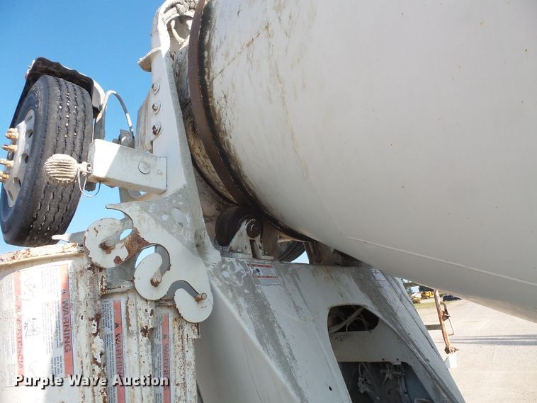 image for item FM9676 2001 Mack RD690S ready mix truck