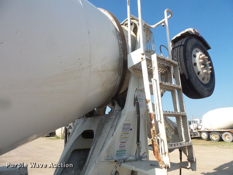 image for item FM9676 2001 Mack RD690S ready mix truck