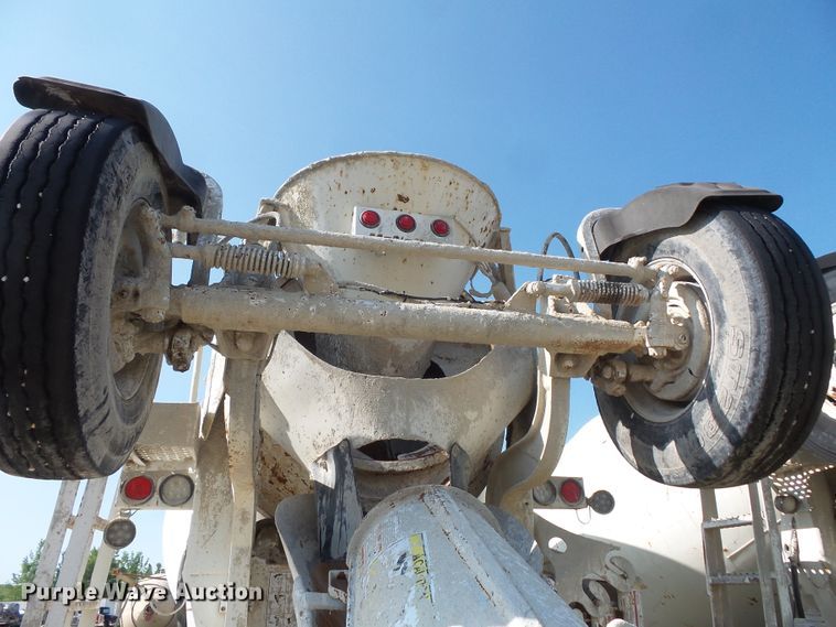 image for item FM9676 2001 Mack RD690S ready mix truck