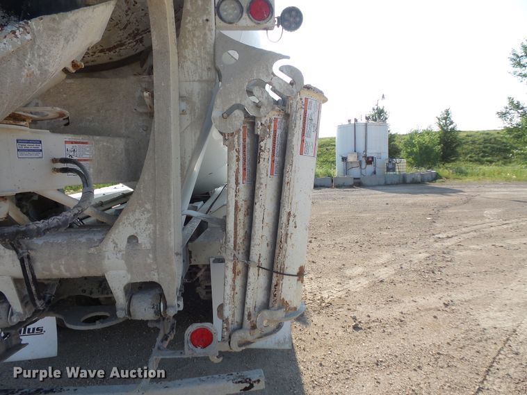 image for item FM9676 2001 Mack RD690S ready mix truck