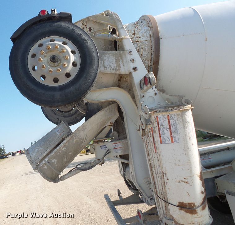 image for item FM9676 2001 Mack RD690S ready mix truck