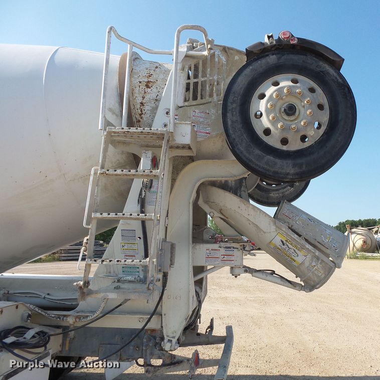 image for item FM9676 2001 Mack RD690S ready mix truck