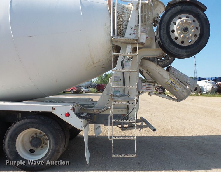 image for item FM9676 2001 Mack RD690S ready mix truck