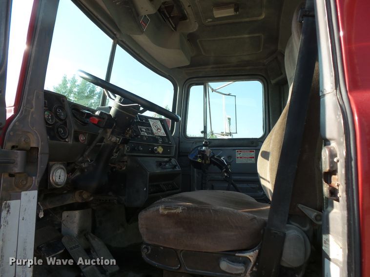 image for item FM9676 2001 Mack RD690S ready mix truck