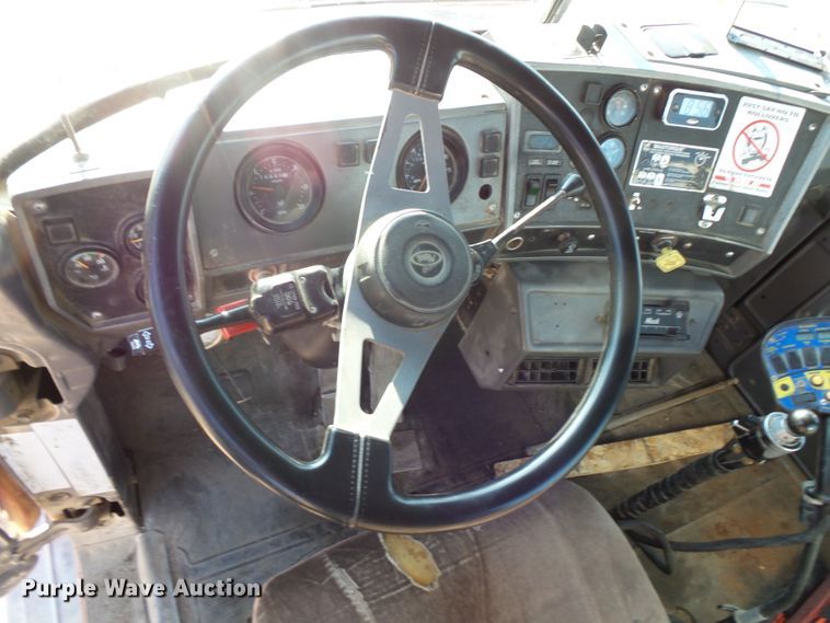 image for item FM9676 2001 Mack RD690S ready mix truck