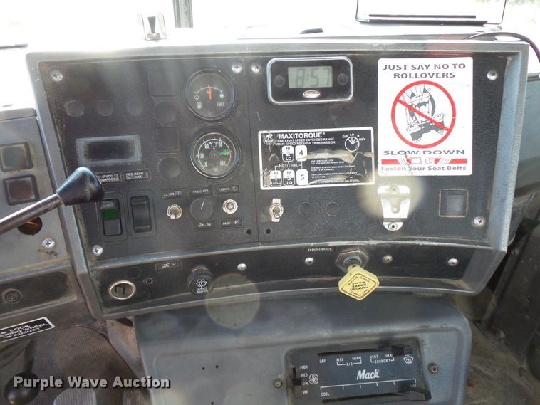 image for item FM9676 2001 Mack RD690S ready mix truck