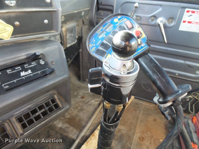 image for item FM9676 2001 Mack RD690S ready mix truck