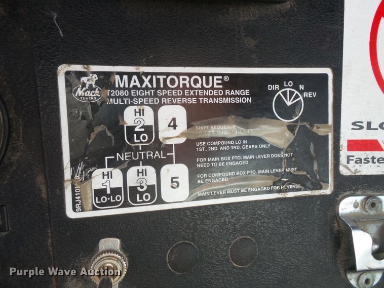 image for item FM9676 2001 Mack RD690S ready mix truck