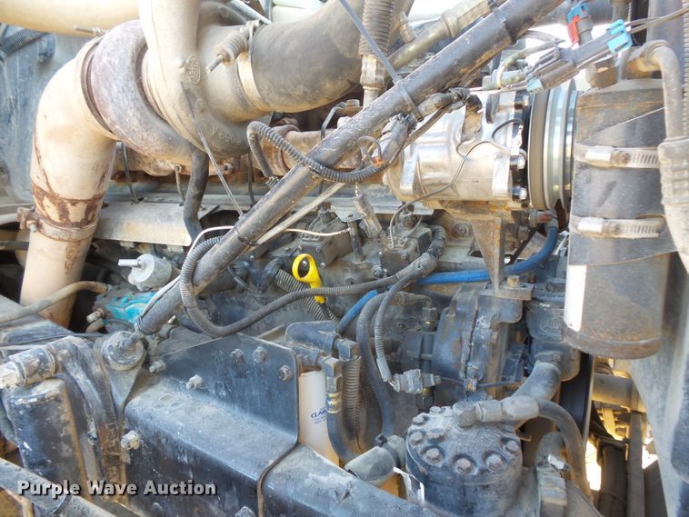 image for item FM9676 2001 Mack RD690S ready mix truck