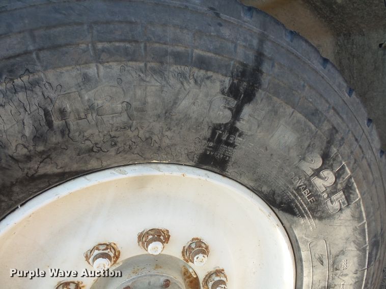 image for item FM9676 2001 Mack RD690S ready mix truck