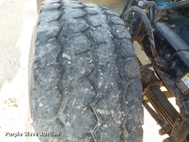 image for item FM9676 2001 Mack RD690S ready mix truck