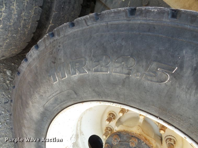 image for item FM9676 2001 Mack RD690S ready mix truck