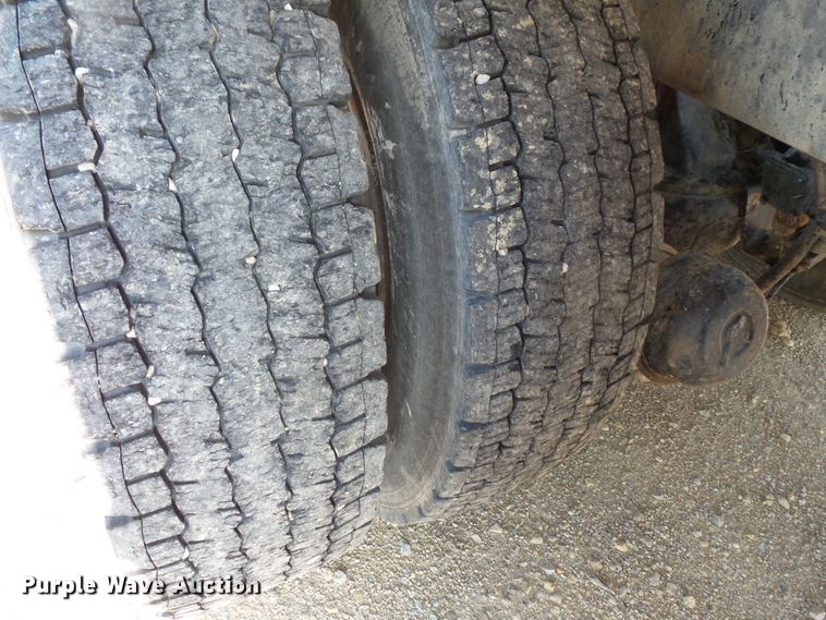 image for item FM9676 2001 Mack RD690S ready mix truck