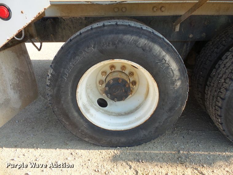 image for item FM9676 2001 Mack RD690S ready mix truck