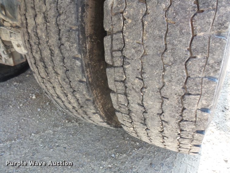 image for item FM9676 2001 Mack RD690S ready mix truck