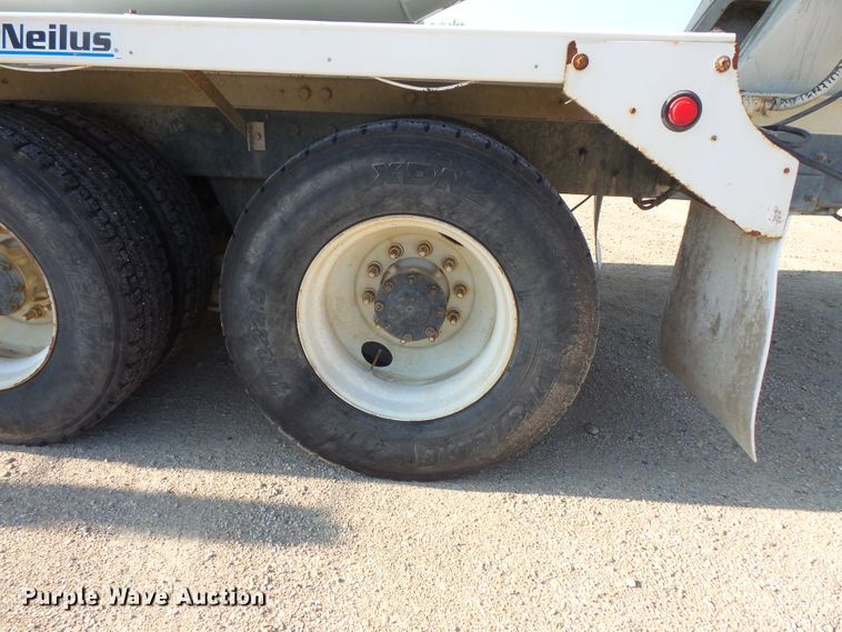 image for item FM9676 2001 Mack RD690S ready mix truck