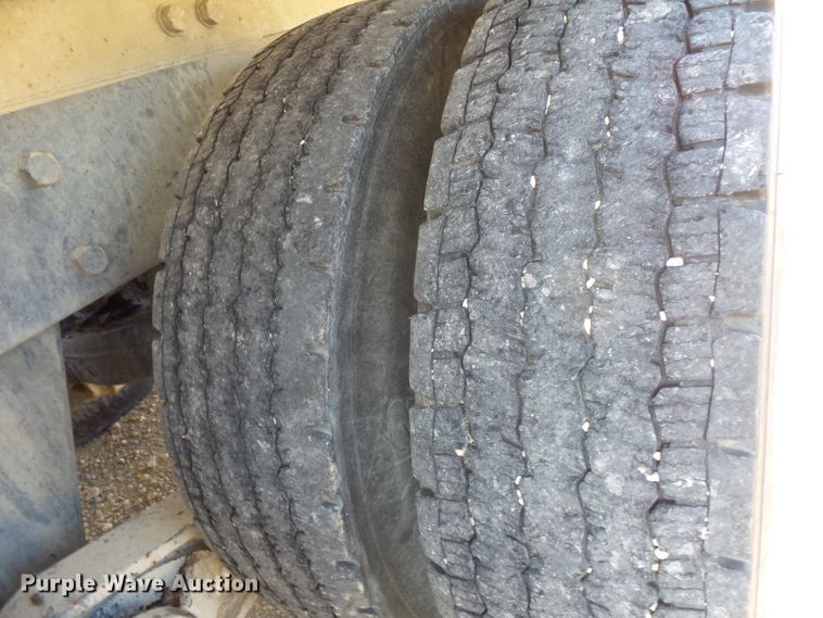 image for item FM9676 2001 Mack RD690S ready mix truck